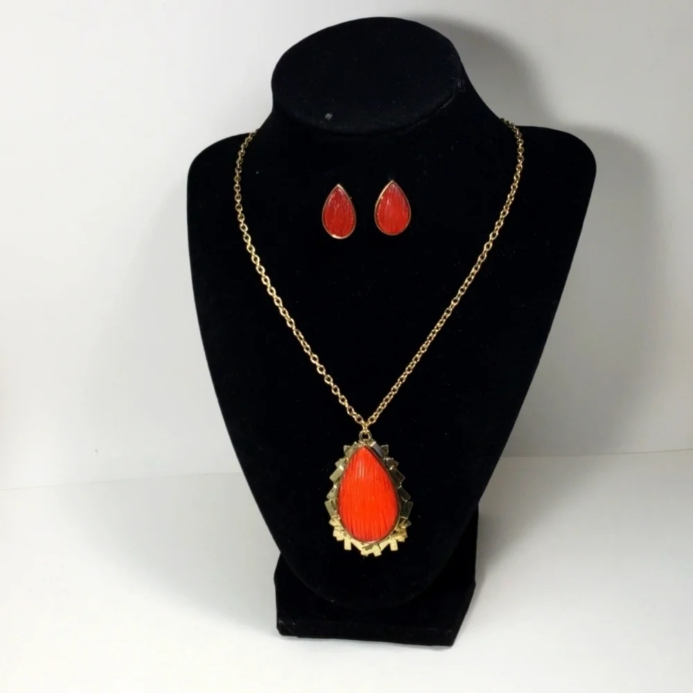 Red Teardrop Necklace & Earrings Set – Gold Statement Pendant Jewelry for Women